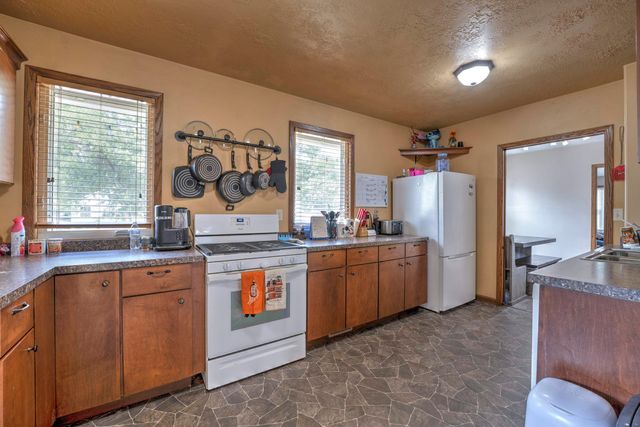 1021 NW 7th Ave NW, Minot, ND 58703