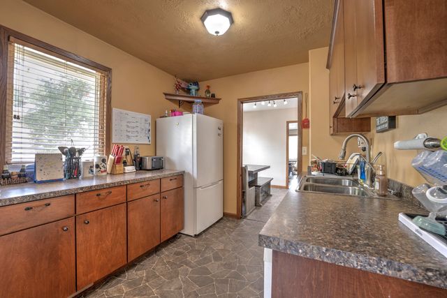 1021 NW 7th Ave NW, Minot, ND 58703