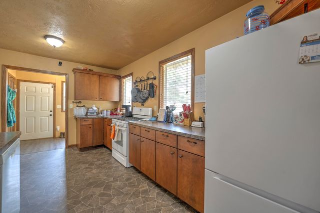 1021 NW 7th Ave NW, Minot, ND 58703
