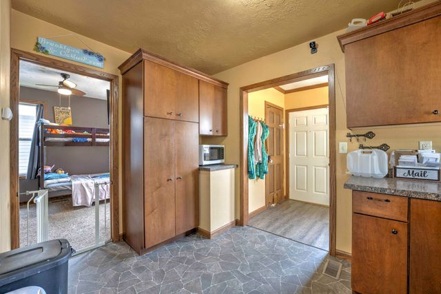 1021 NW 7th Ave NW, Minot, ND 58703