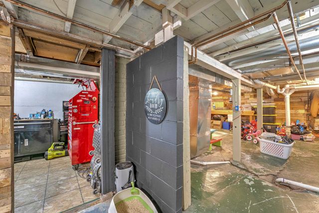 1021 NW 7th Ave NW, Minot, ND 58703