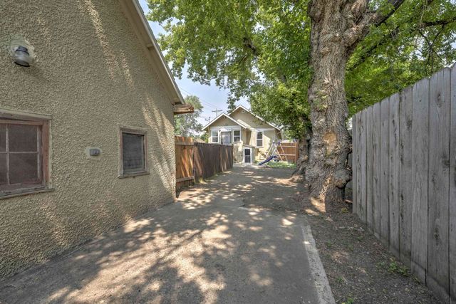 1021 NW 7th Ave NW, Minot, ND 58703