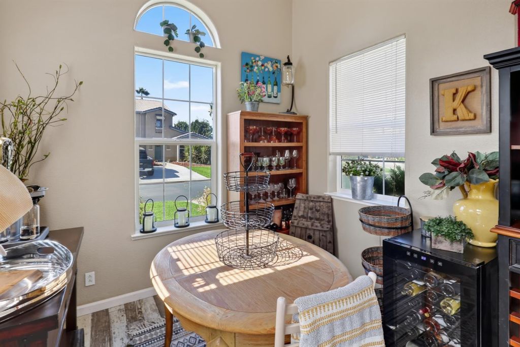 Image 12 of property listing at 15075 Torrey Pines Circle, Chowchilla, CA 93610