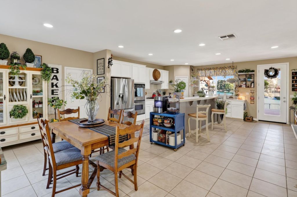 Image 13 of property listing at 15075 Torrey Pines Circle, Chowchilla, CA 93610