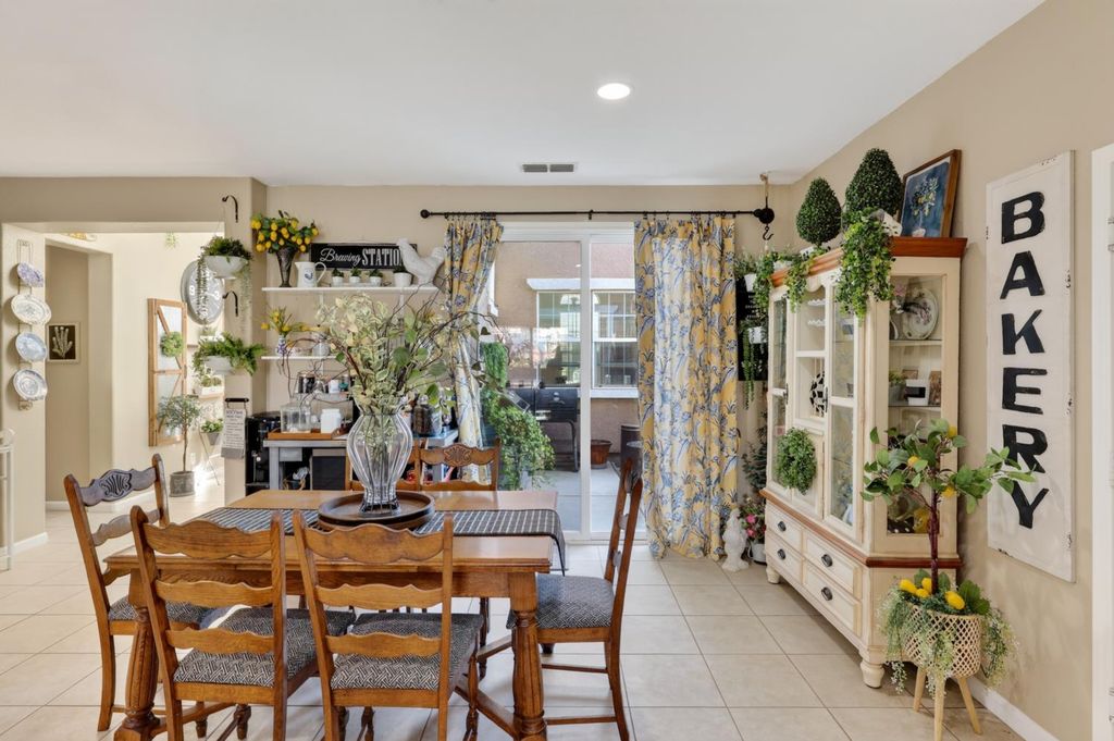 Image 16 of property listing at 15075 Torrey Pines Circle, Chowchilla, CA 93610