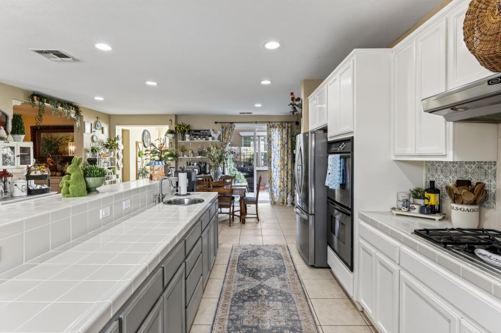 Image 17 of property listing at 15075 Torrey Pines Circle, Chowchilla, CA 93610