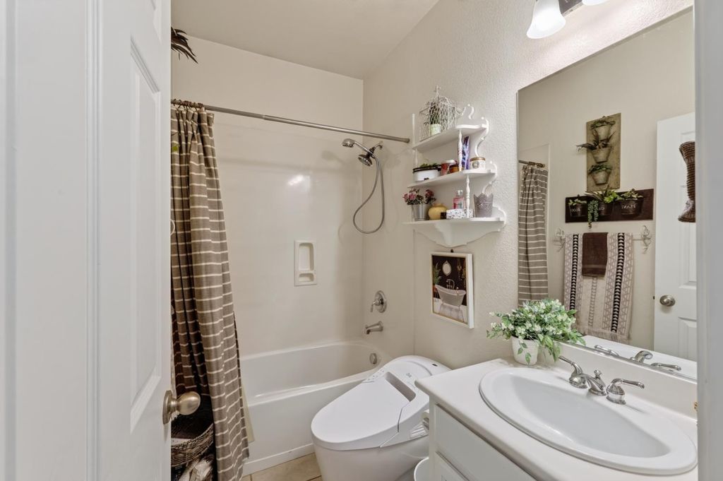 Image 24 of property listing at 15075 Torrey Pines Circle, Chowchilla, CA 93610