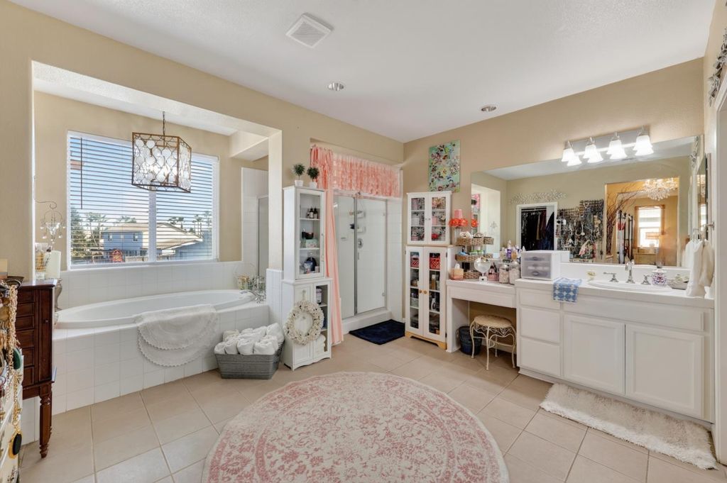 Image 33 of property listing at 15075 Torrey Pines Circle, Chowchilla, CA 93610