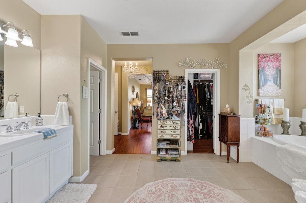 Image 34 of property listing at 15075 Torrey Pines Circle, Chowchilla, CA 93610