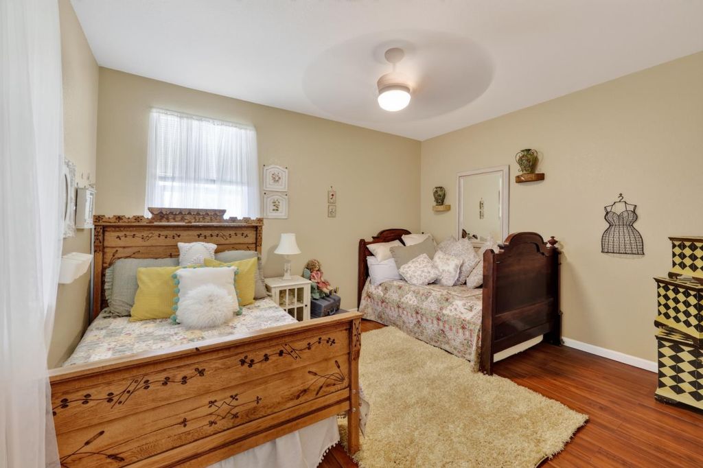 Image 36 of property listing at 15075 Torrey Pines Circle, Chowchilla, CA 93610
