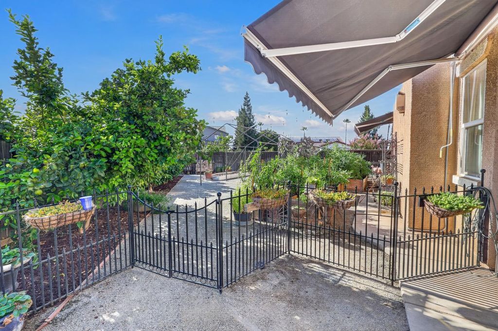 Image 51 of property listing at 15075 Torrey Pines Circle, Chowchilla, CA 93610