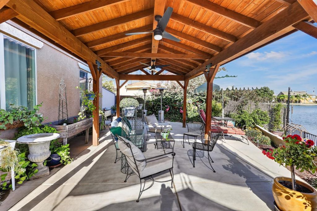 Image 6 of property listing at 15075 Torrey Pines Circle, Chowchilla, CA 93610