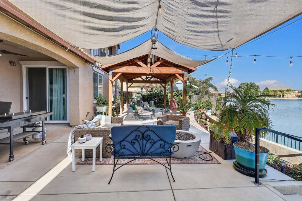 Image 8 of property listing at 15075 Torrey Pines Circle, Chowchilla, CA 93610