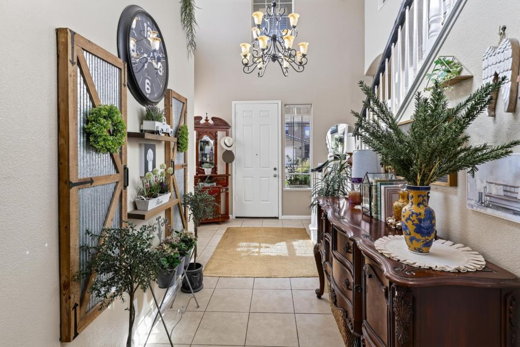 Image 9 of property listing at 15075 Torrey Pines Circle, Chowchilla, CA 93610