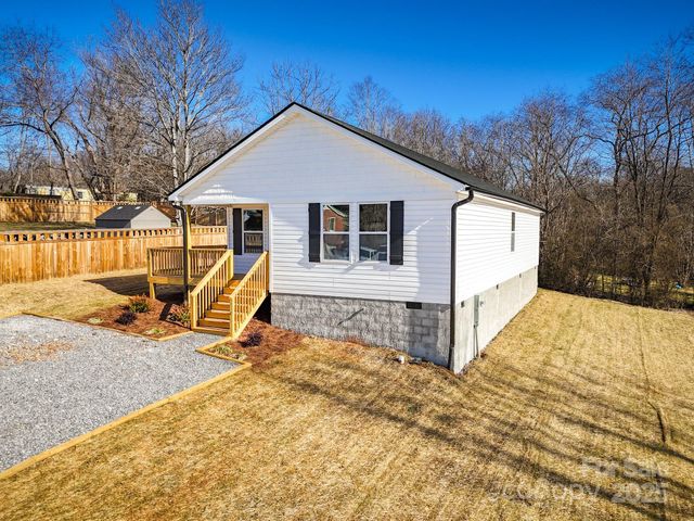 36 Harkins Avenue, Canton, NC 28716