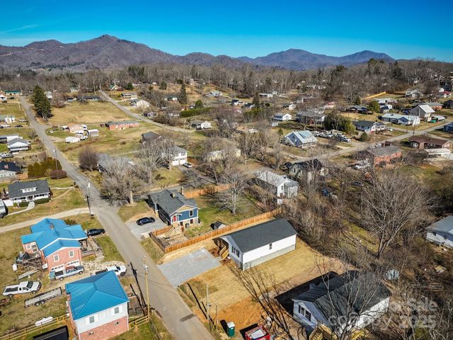 36 Harkins Avenue, Canton, NC 28716