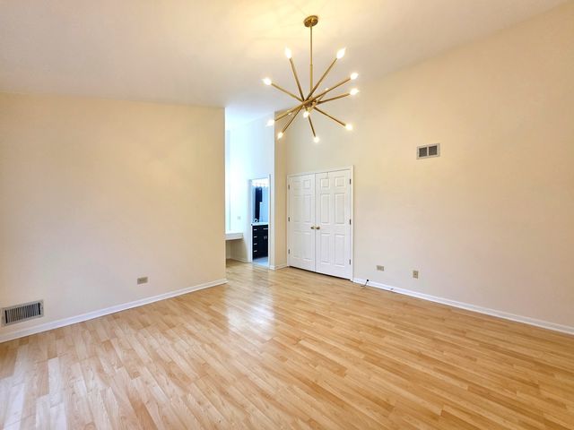 1376 Longacre Lane, Wheeling, IL 60090