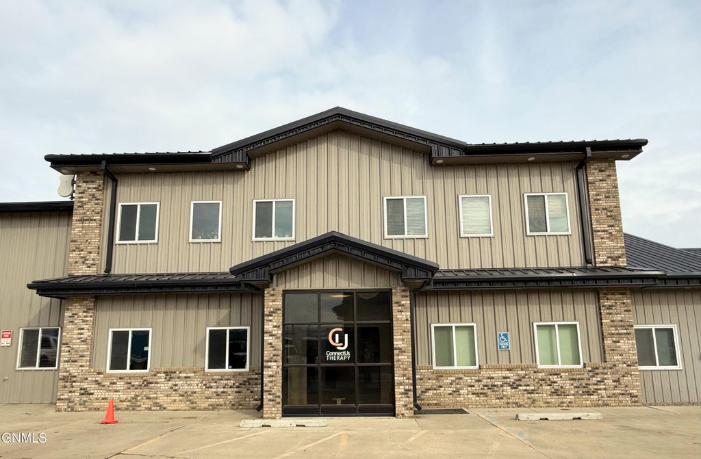 2407 2nd Avenue W, Williston, ND 58801