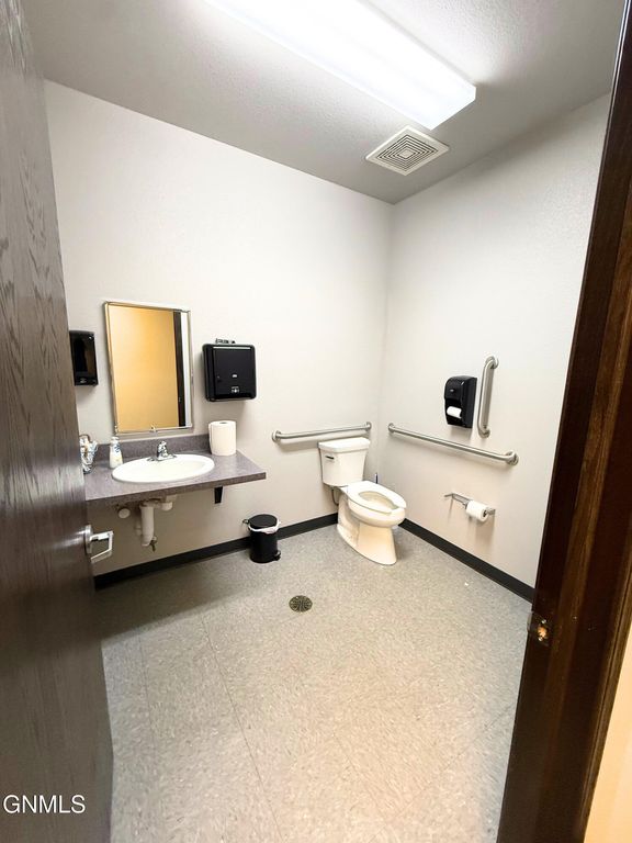 2407 2nd Avenue W, Williston, ND 58801 photo 24