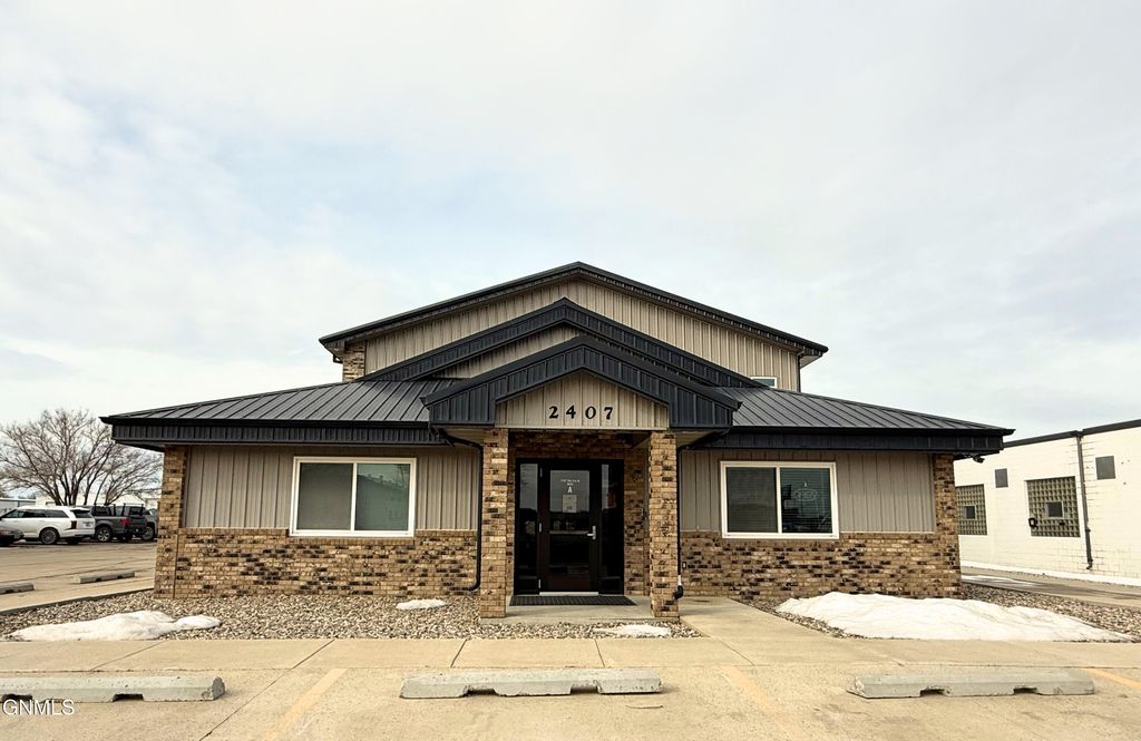 2407 2nd Avenue W, Williston, ND 58801 photo 4