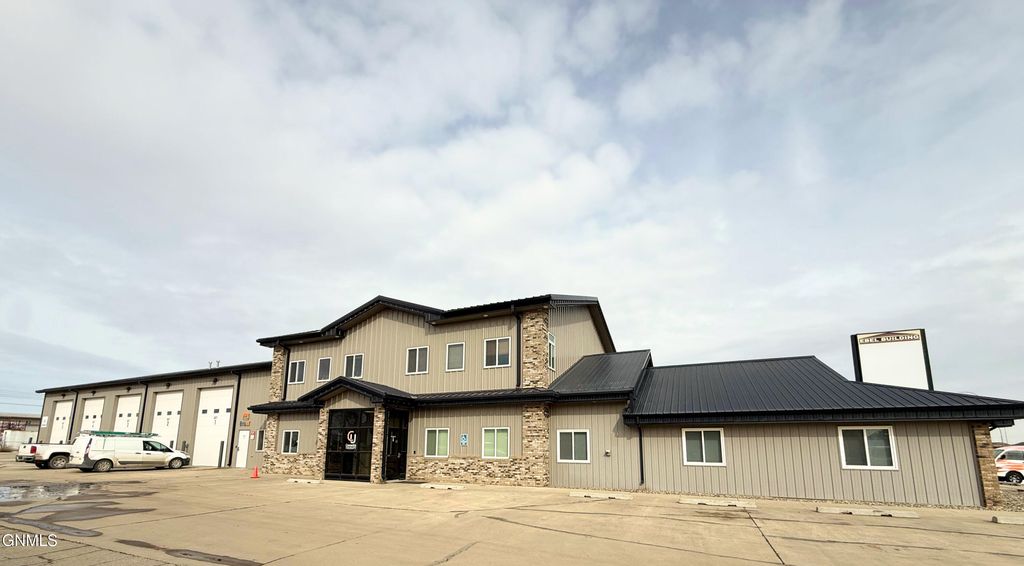 2407 2nd Avenue W, Williston, ND 58801 photo 5