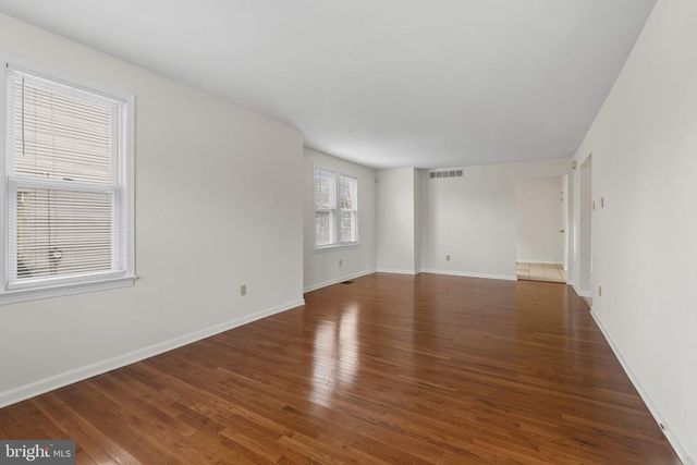 620 N LINCOLN AVE, Moorestown, NJ 08057