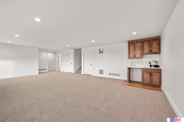 921 N 105th Street, Lincoln, NE 68527