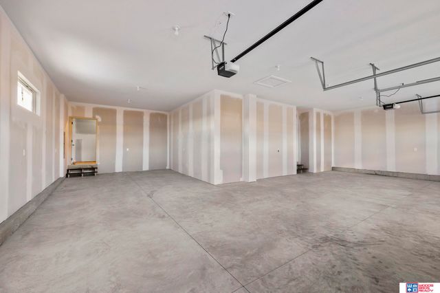 921 N 105th Street, Lincoln, NE 68527