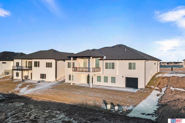 921 N 105th Street, Lincoln, NE 68527