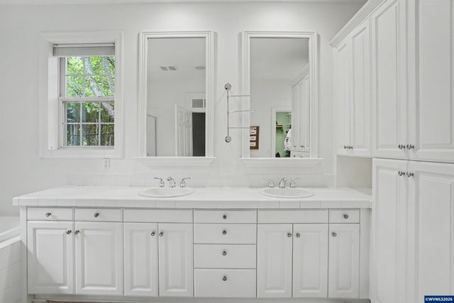 3374 Augusta National Dr S, Salem, OR 97302