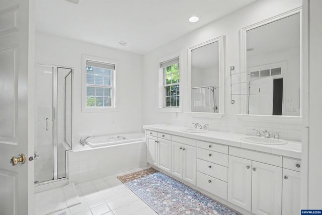 3374 Augusta National Dr S, Salem, OR 97302