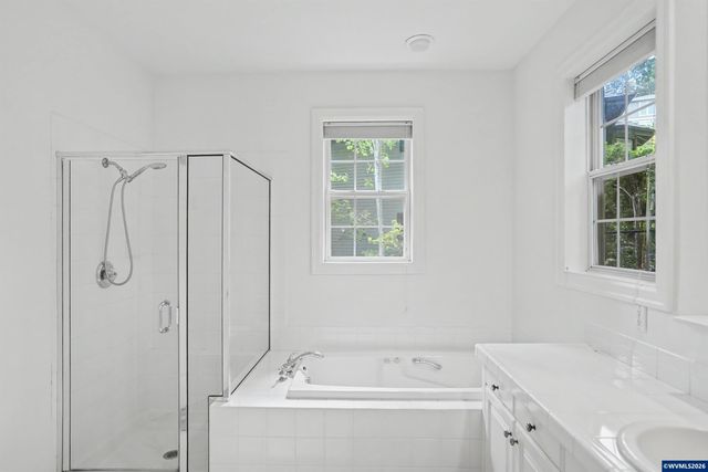 3374 Augusta National Dr S, Salem, OR 97302