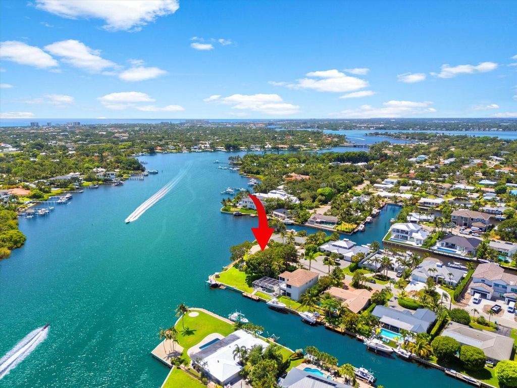 35 Tradewinds Circle, Tequesta, FL 33469