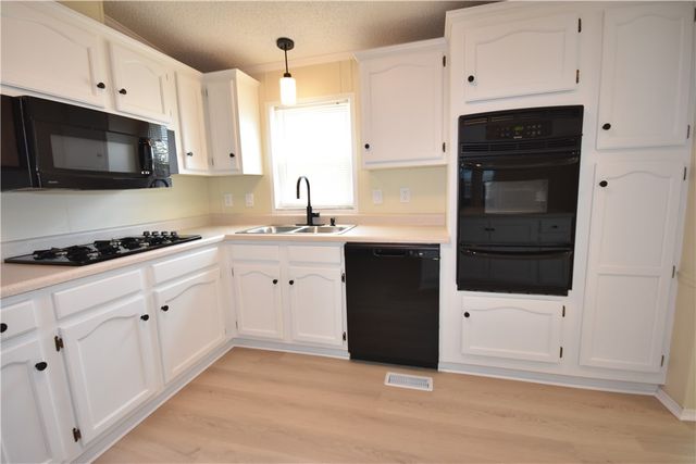 464 Canterbury Circle, Collier Twp, PA 15106