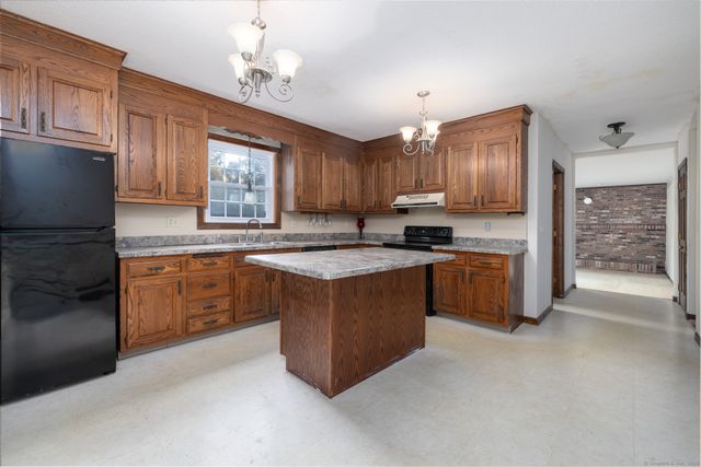 6 El Toro Drive, Bristol, CT 06010