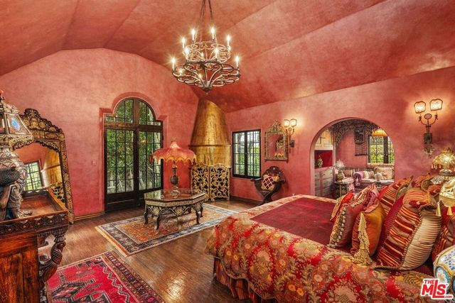 4320 Cedarhurst Circle, Los Angeles, CA 90027