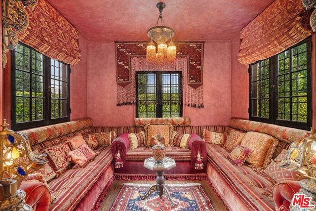 4320 Cedarhurst Circle, Los Angeles, CA 90027