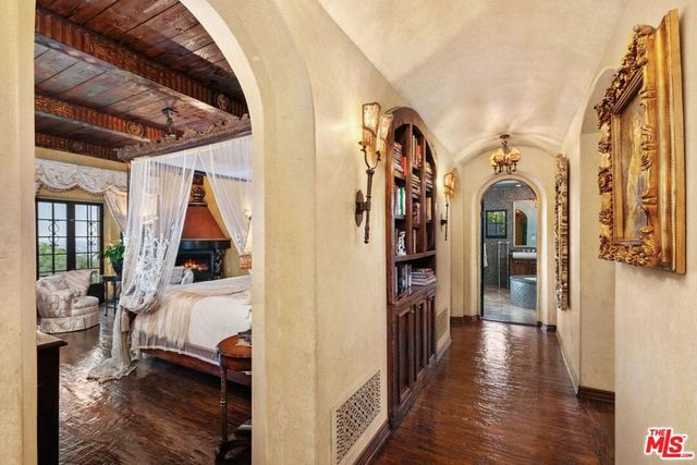 4320 Cedarhurst Circle, Los Angeles, CA 90027