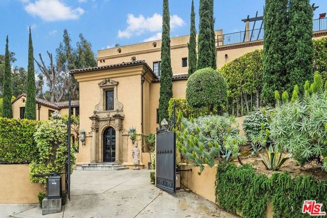 4320 Cedarhurst Circle, Los Angeles, CA 90027