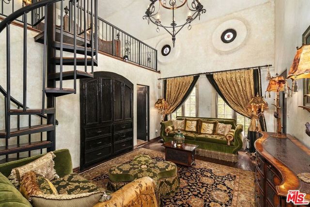 4320 Cedarhurst Circle, Los Angeles, CA 90027