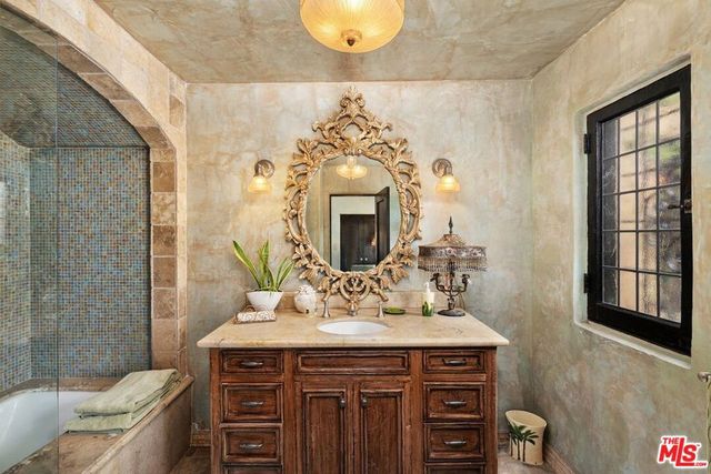 4320 Cedarhurst Circle, Los Angeles, CA 90027