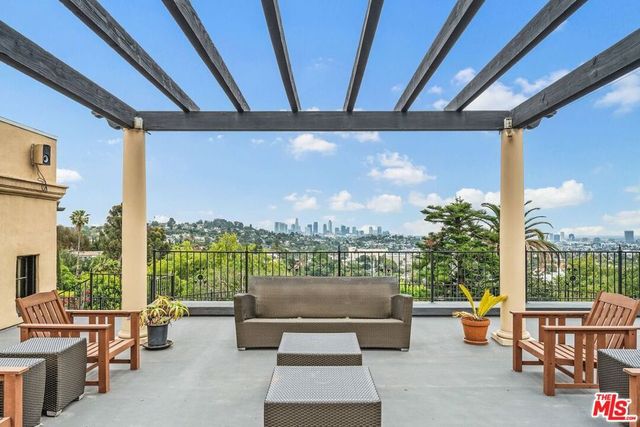 4320 Cedarhurst Circle, Los Angeles, CA 90027