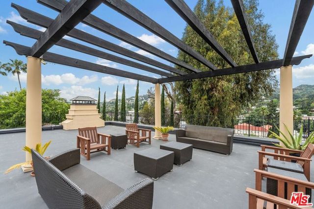 4320 Cedarhurst Circle, Los Angeles, CA 90027