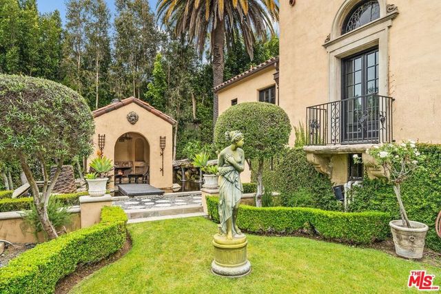 4320 Cedarhurst Circle, Los Angeles, CA 90027