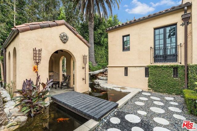 4320 Cedarhurst Circle, Los Angeles, CA 90027