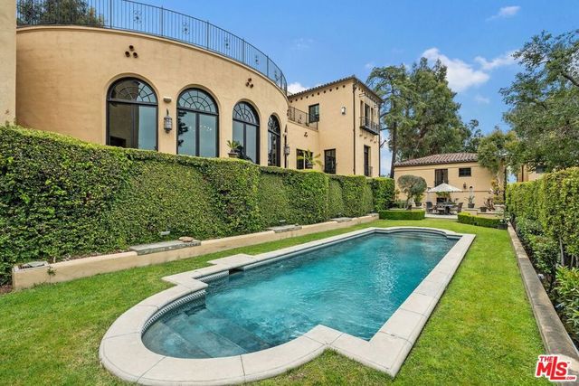 4320 Cedarhurst Circle, Los Angeles, CA 90027