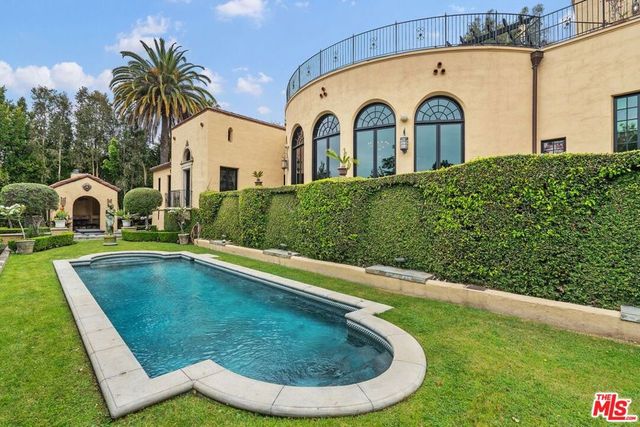 4320 Cedarhurst Circle, Los Angeles, CA 90027