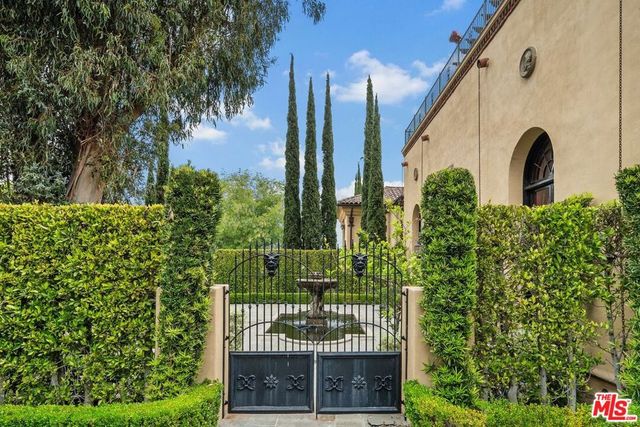 4320 Cedarhurst Circle, Los Angeles, CA 90027