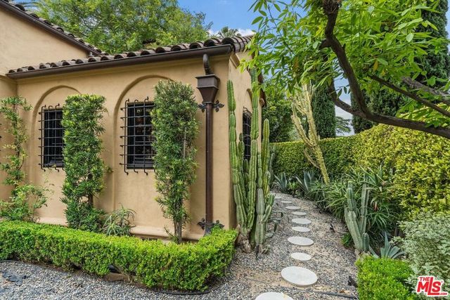 4320 Cedarhurst Circle, Los Angeles, CA 90027