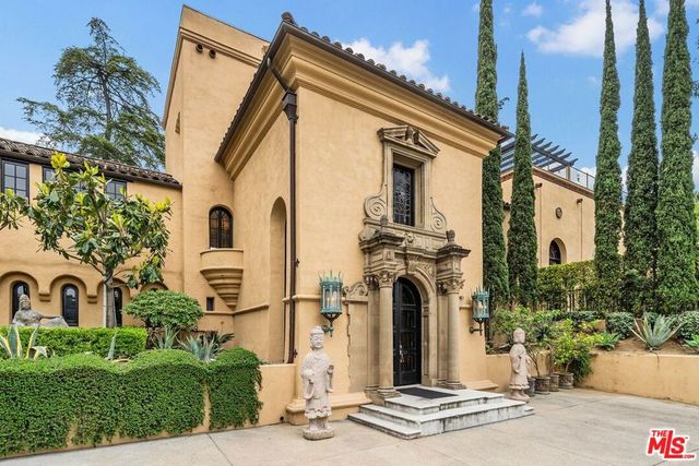 4320 Cedarhurst Circle, Los Angeles, CA 90027